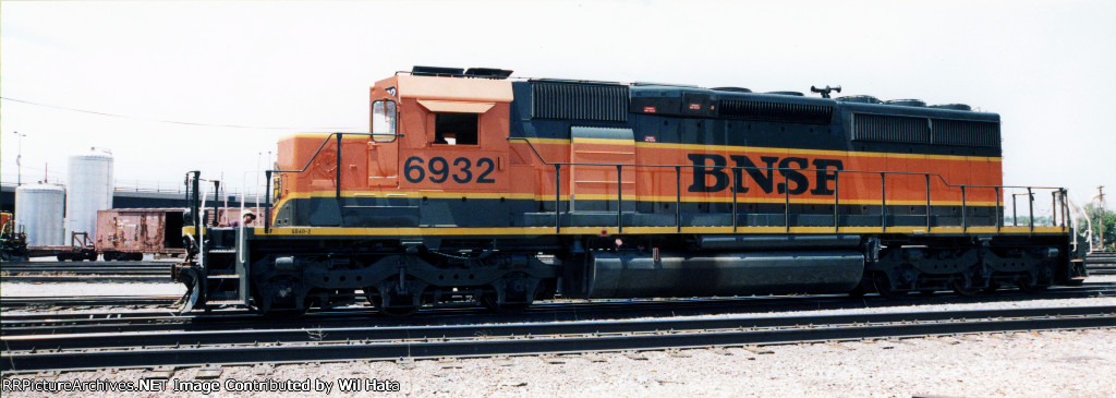 BNSF SD40-2 6932